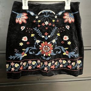 Black stitched pattern mini skirt, women’s size S